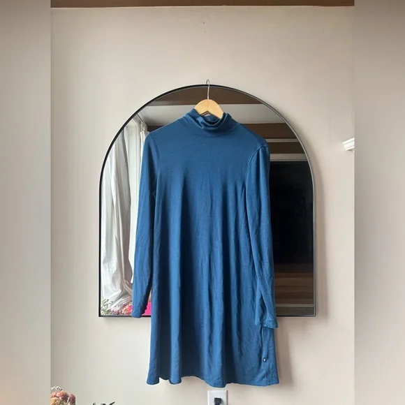 KIT & ACE | Mockneck dress | size large - Picture 4 of 6